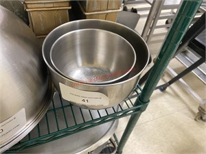 (2) S/S MIXING BOWLS W/ RUBER BASE