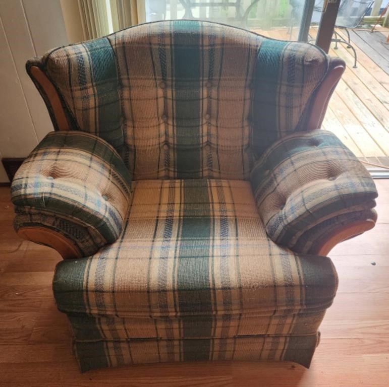 41x36x34 tan and green plaid chair