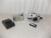 2 SONY Cybershot Digital Cameras