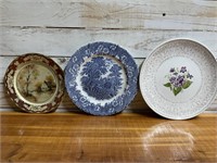 SELECTION OF VINTAGE PLATES