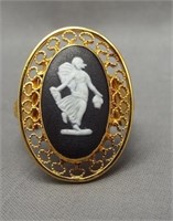 14K Yellow Gold Cameo Ring. Size 5.25.