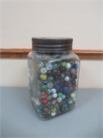 Glass Jar & Marbles / Billes et pot de verre