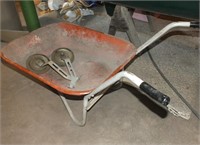 METAL WHEELBARROW