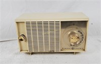 Vintage G E Tabletop Tube Radio, For Parts Only