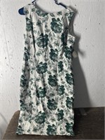 Ladies floral dress with tags sz18