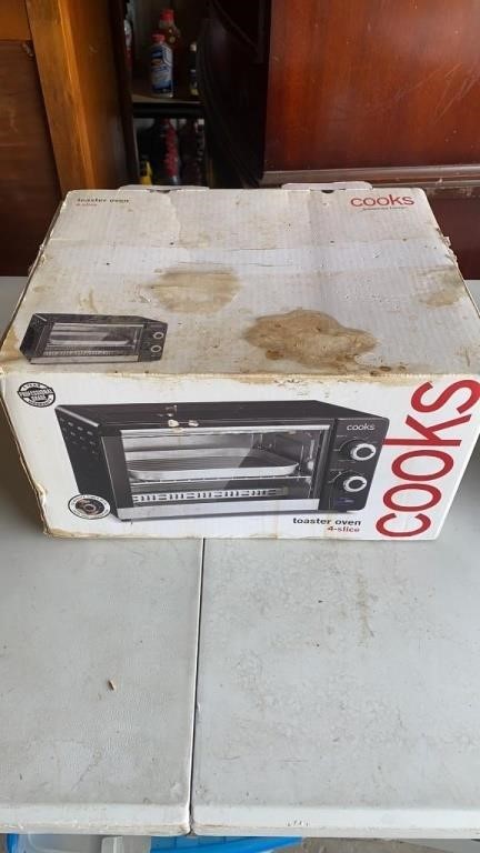 New- Cooks 4-slice Toaster Oven