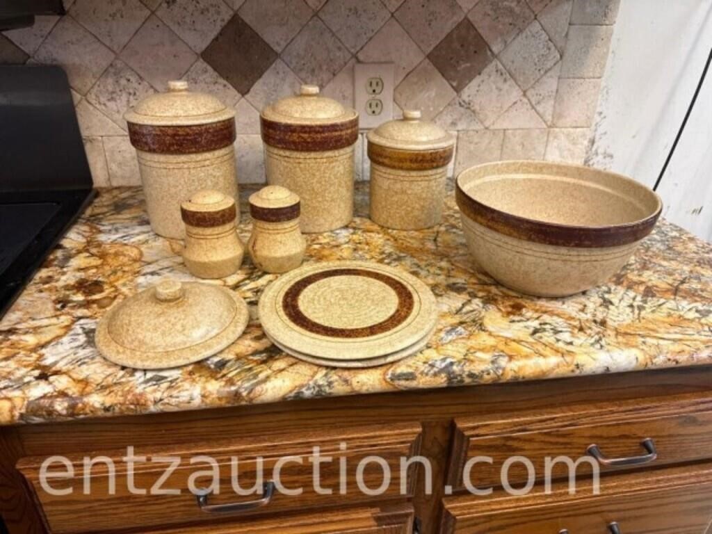 KITCHEN STONEWARE