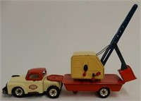 FLAT BED TRAILER WITH CONSTRUCTION SHOVEL TOY
