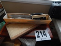 ASSORTED CUTLERY WITH 2 CUTTING BOARDS