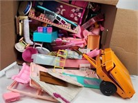 ASSORTED LOT OF MODERN BARBIE CLOTHES & ACCESS.