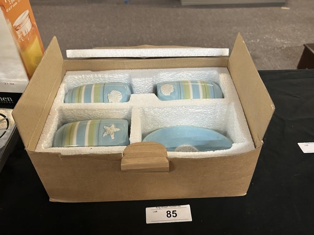 NIB Ceramic Bathroom Set