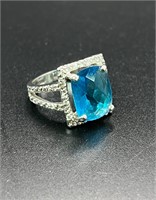 Beautiful aqua blue stone costume ring size 5.5