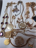 Lot to Include Various Goldtone Brooches,