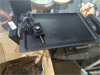 Electric griddle and metal grate