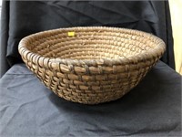 Primitive Rye Straw Woven Basket