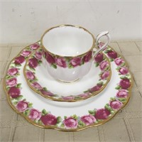 ROYAL ALBERT SETTING