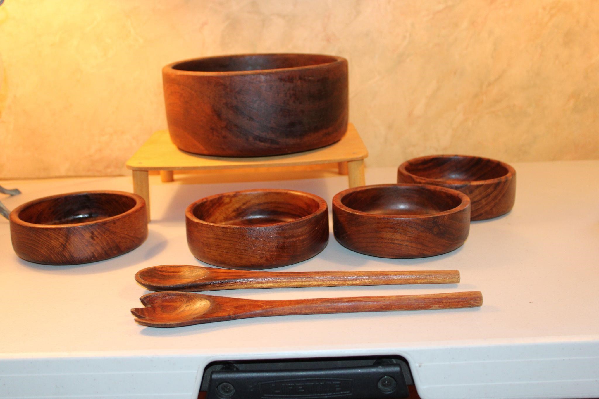 Wooden salad bowl set