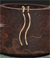 14K Gold Curvy Stick Earrings - 1.54g