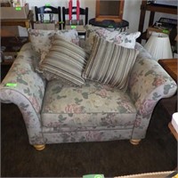 FLORAL LOVESEAT (NEEDS VACUUMED UNDER CUSHION) 53"