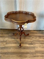 Vintage Eagle Carved Clover Leaf Claw & Ball Table