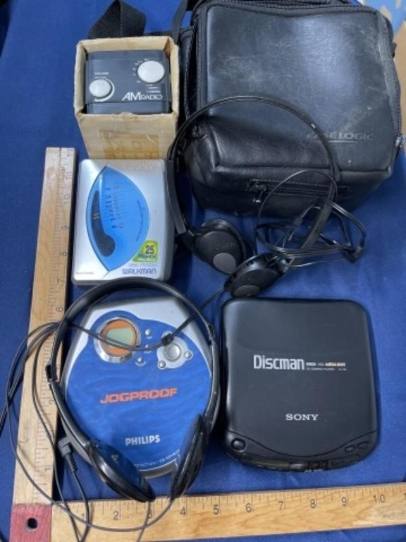 Walkman discman case radio untested vintage