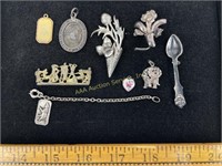 Sterling pins & pendants. Total weight 41.4 grams