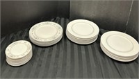 Fine porcelain/crown Victoria china plates
