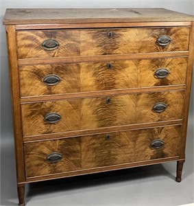 Sheraton chest of drawers ca. 1820; in walnut