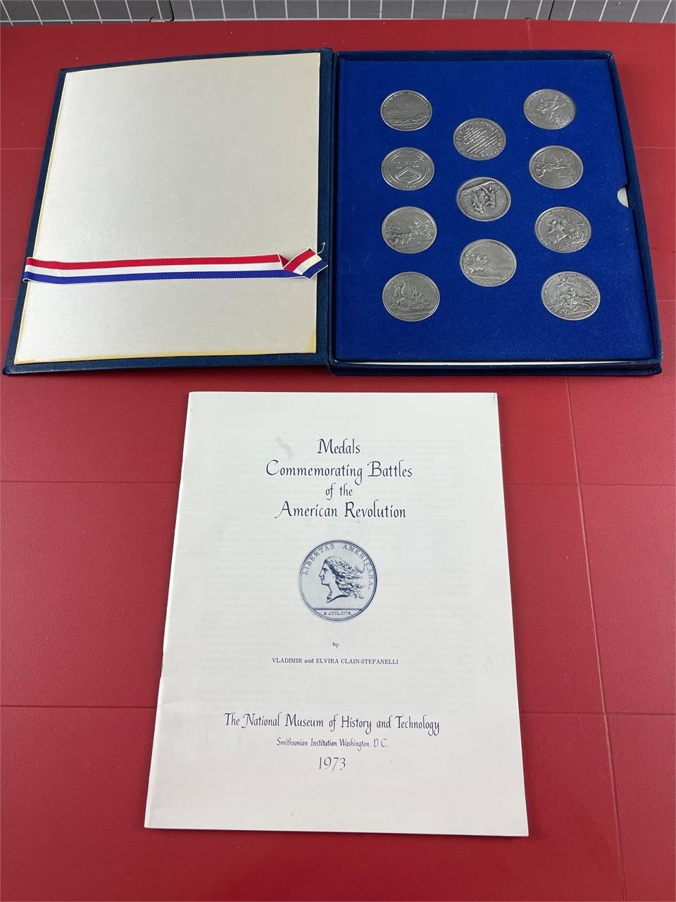 AMERICAN REVOLUTION COMMEMORATIVE MEDALD