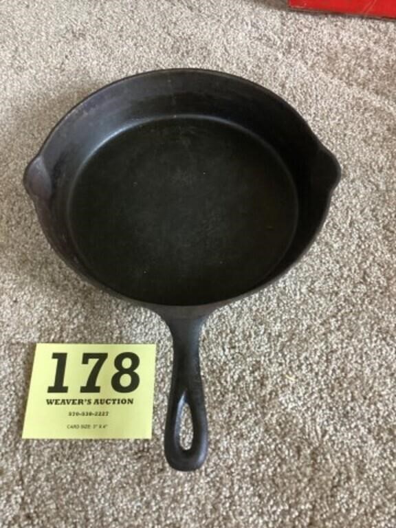 Cast iron fry pan no name