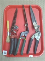 Tray of Yard Clippers