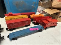 LARGE LOT OF LIONEL TRAIN CARS
