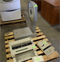 PALLET WITH DETECTO SCALE & IBM WHEEL WRITER 3500,