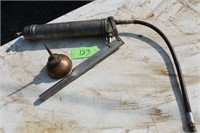 SMALL OIL CAN AND GREASE GUN
