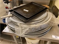Assorted Pizza Pans & Screens