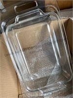 Box of Pyrex and Anchor glass ovenware 4