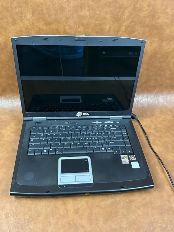 Gateway 7422 Laptop with Cord