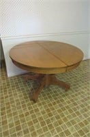 Round Oak Table w/Leaf