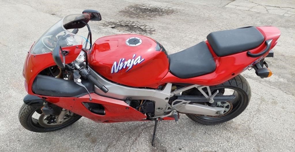 Ninja Motorcycle ZX-7R 11,547+/- kms.