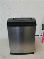 Office Max cross Shredder with CD and credit card