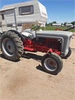 Ford tractor - RUNS GREAT