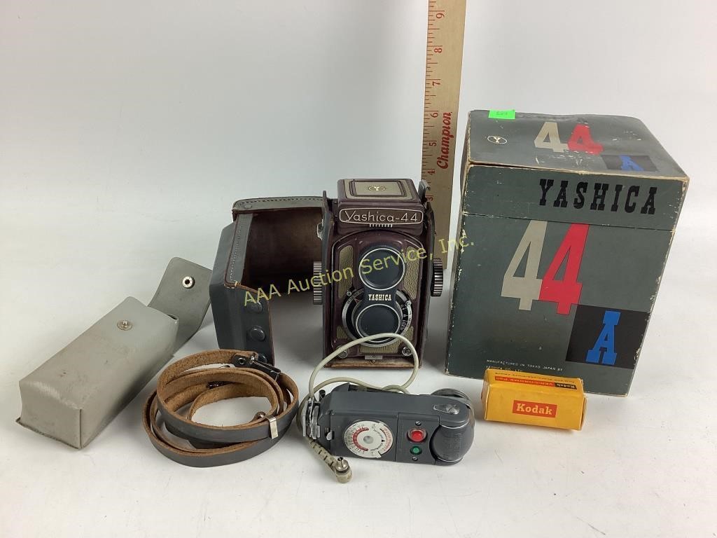 Yashica-44 camera with Honeywell tilt-a-mite