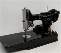 Singer Featherweight Sewing Machine(Has Bobbin)