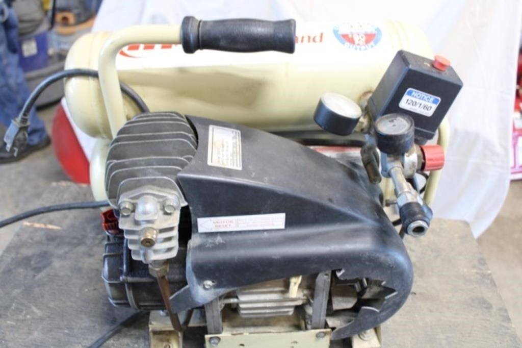 Ingersoll Rand Mod. DD2T2 4.5gal. Air Compressor