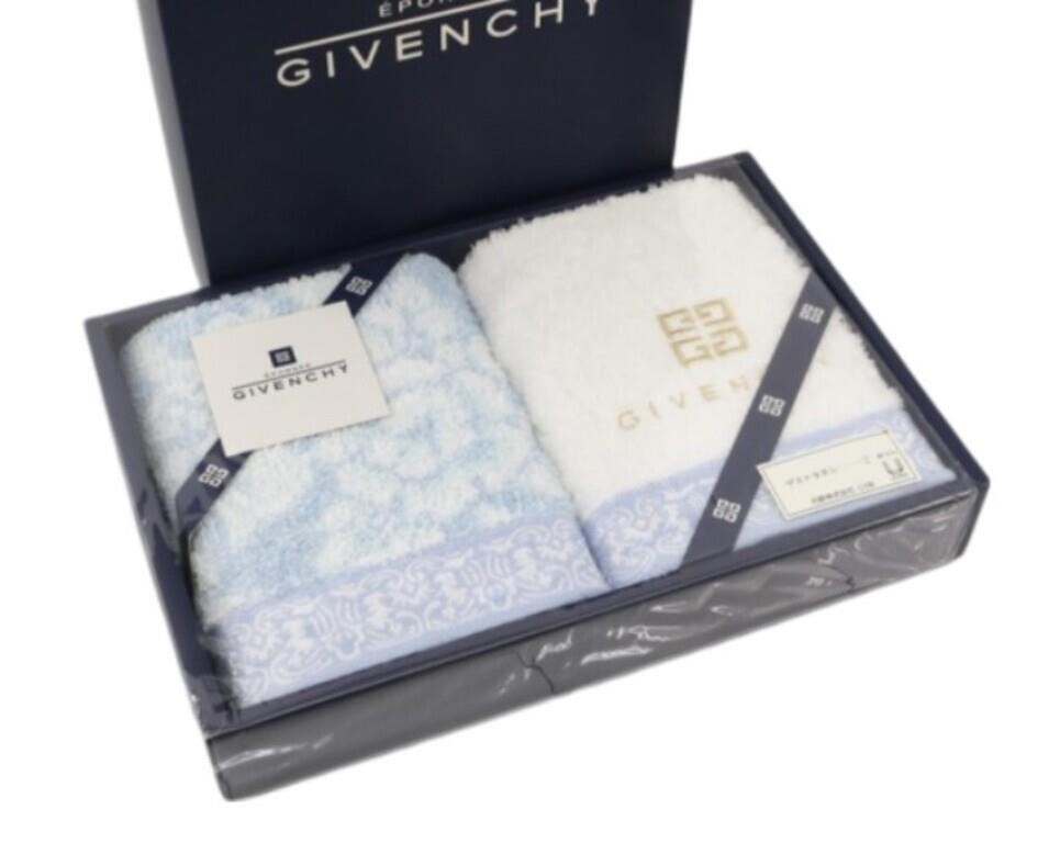 Givenchy UNUSED Towel Set