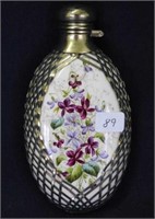 Porcelain lady's flask with Dore mesh