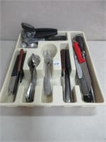 TRAY OF KITCHEN CUTLERY