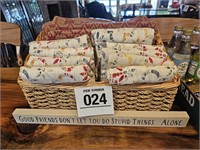 Table runner, placemats, kitchen towels, plus!