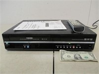 Toshiba DVD Recorder VCR w/ Remote - Powers