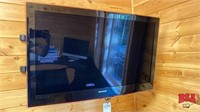 Samsung 40" Flat Screen TV w/ Remote & Stand